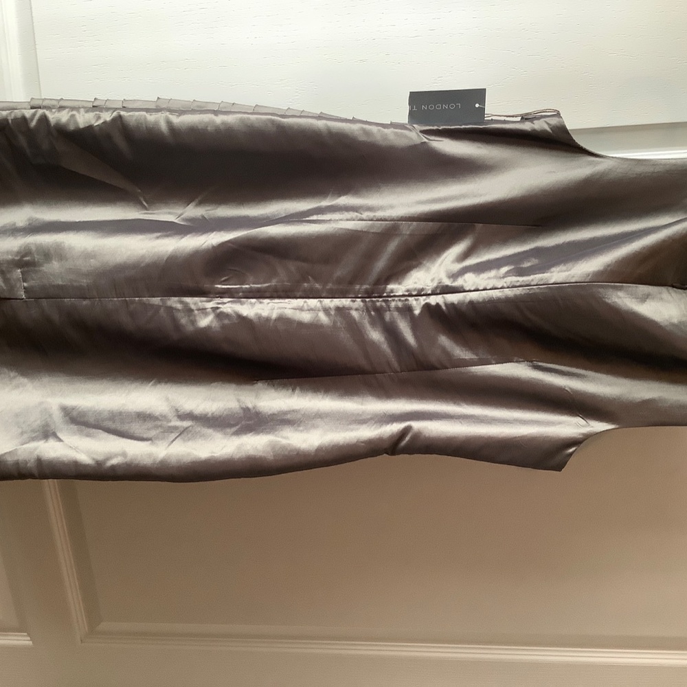 Dress - Picture 2 of 4